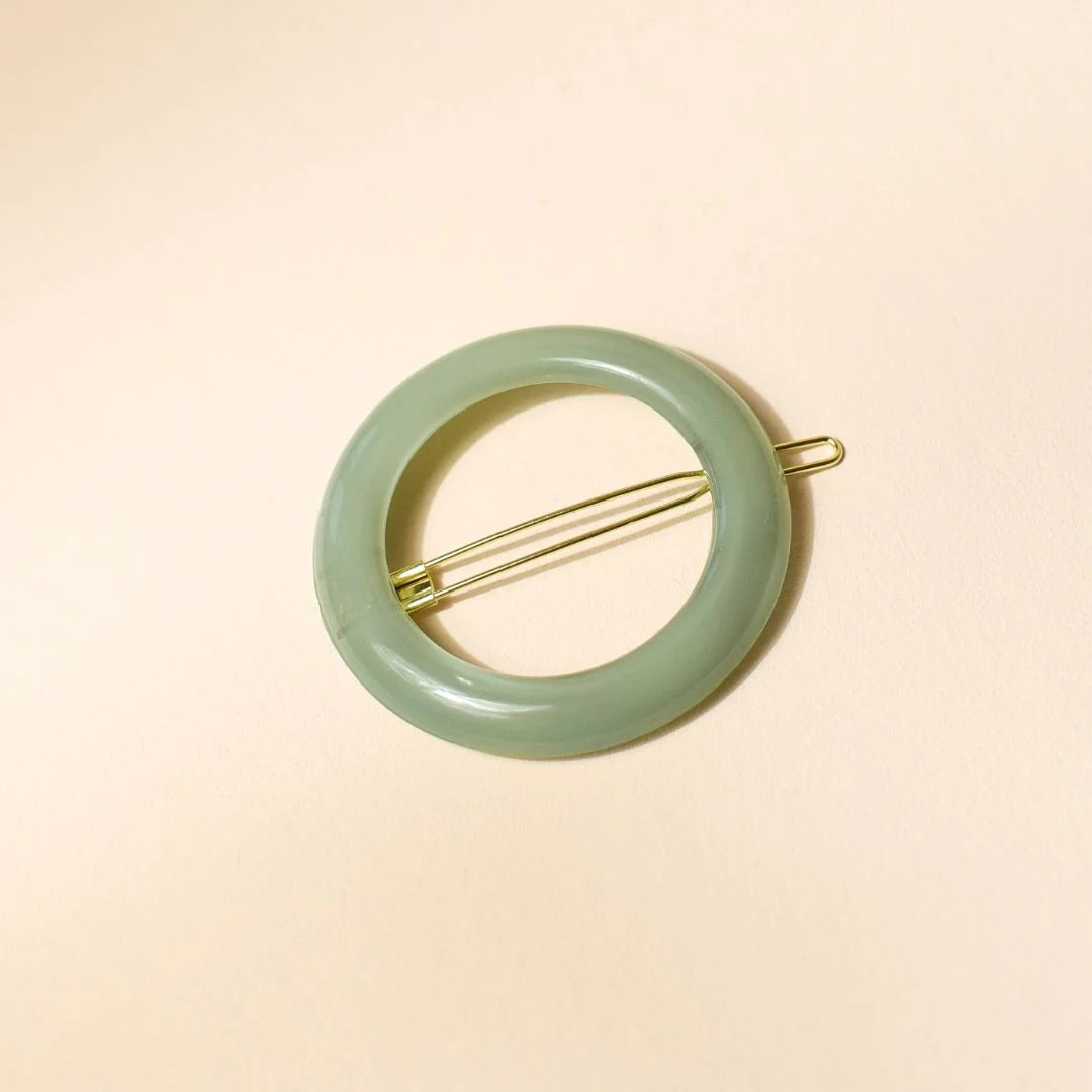 Round water green barrette