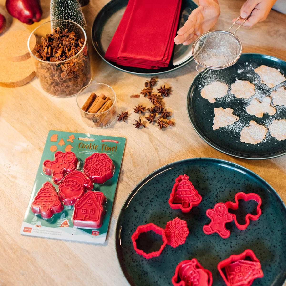 Set van 5 koekjesuitstekers met koekjesstempel - Cookie Time!