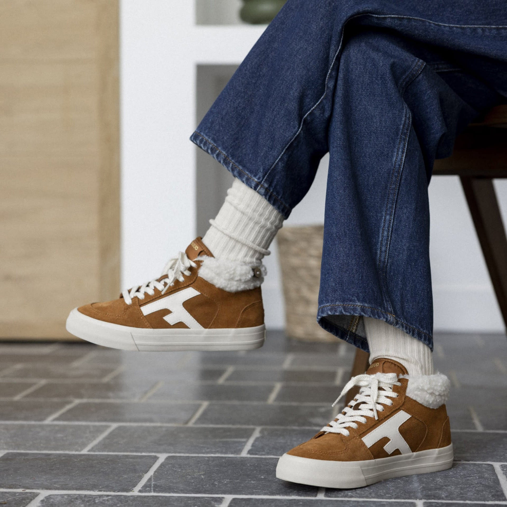 Sneakers Walnut Mid Suede Kaamel & Wit leer