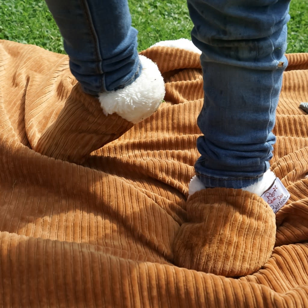 Camel velvet slippers