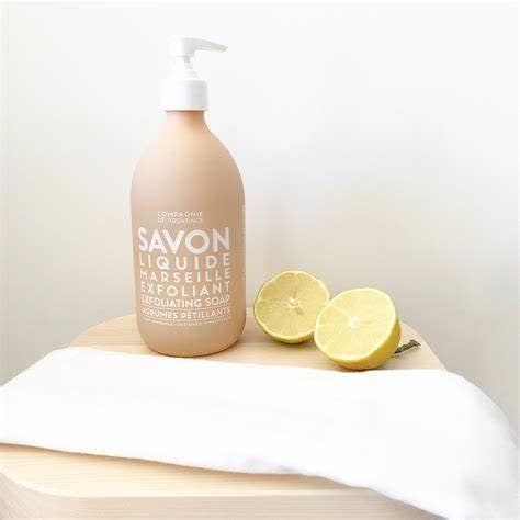 Exfoliating liquid soap with sparkling citrus fruits